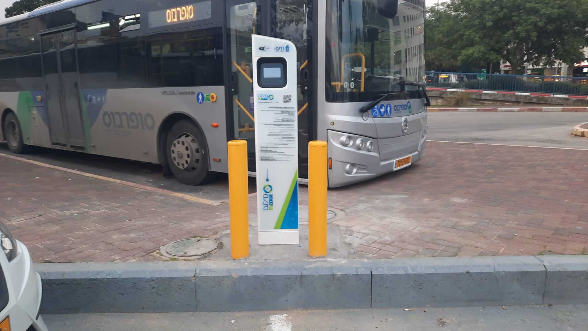 עמדות טעינה ציבוריות לרכבים חשמליים