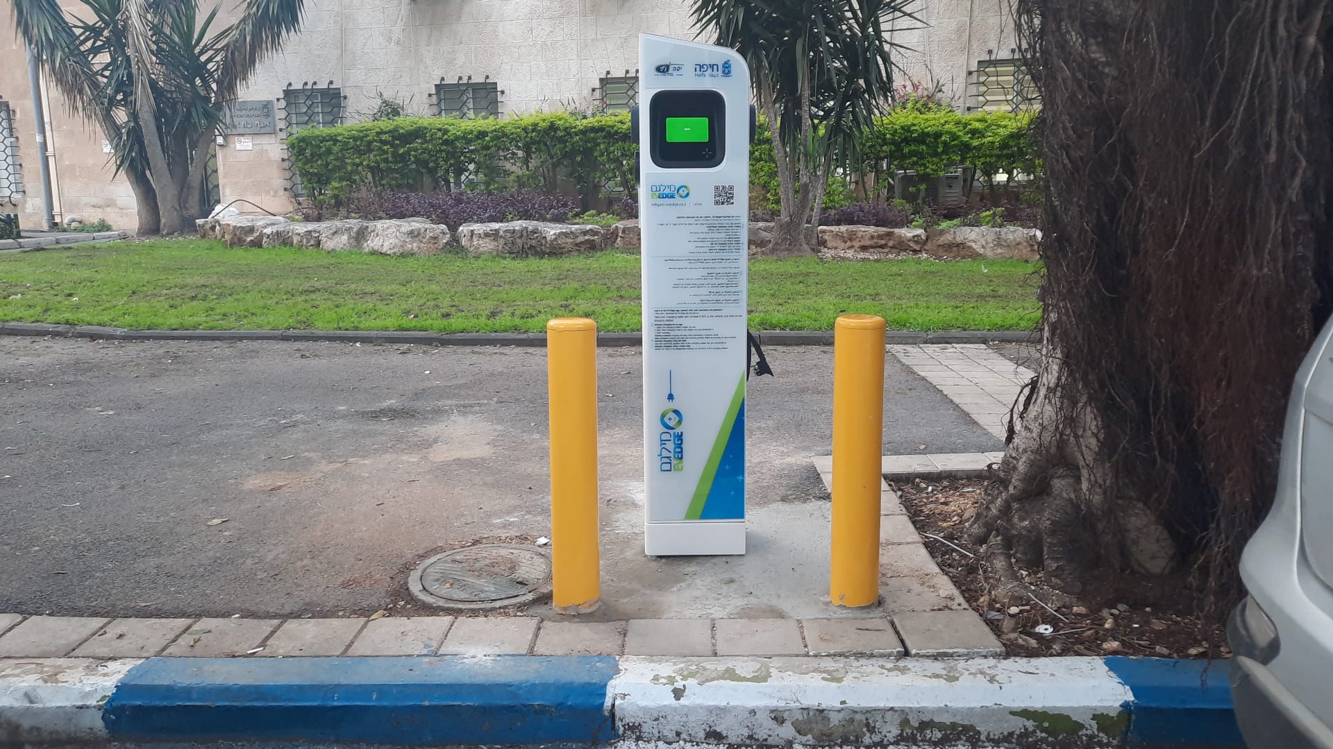 עמדות טעינה ציבוריות לרכבים חשמליים